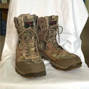 Redhead men’s gortex camo hunting boots.